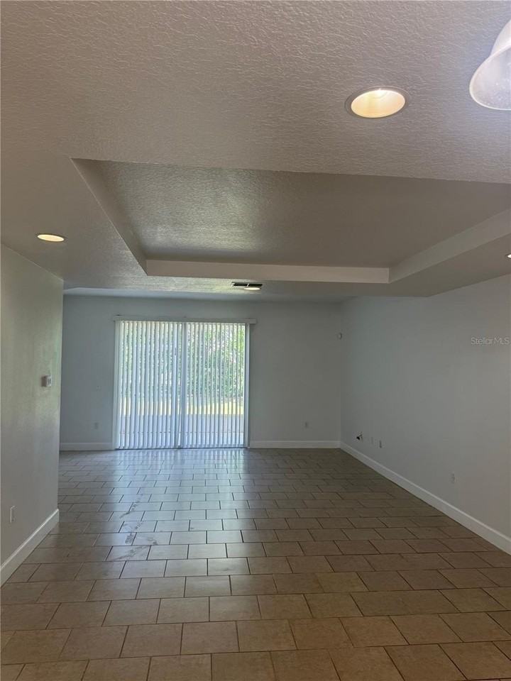 2053 Green Oak Ct - Photo 7 of 24