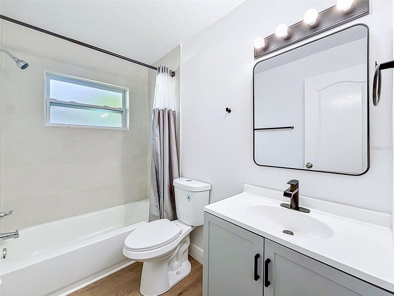 850 Karen St - Photo 5 of 36