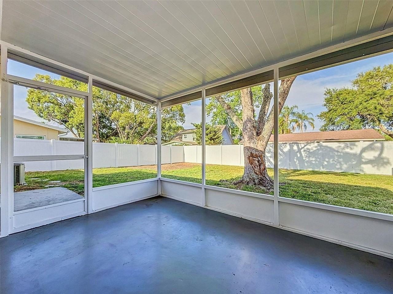 850 Karen St - Photo 6 of 36
