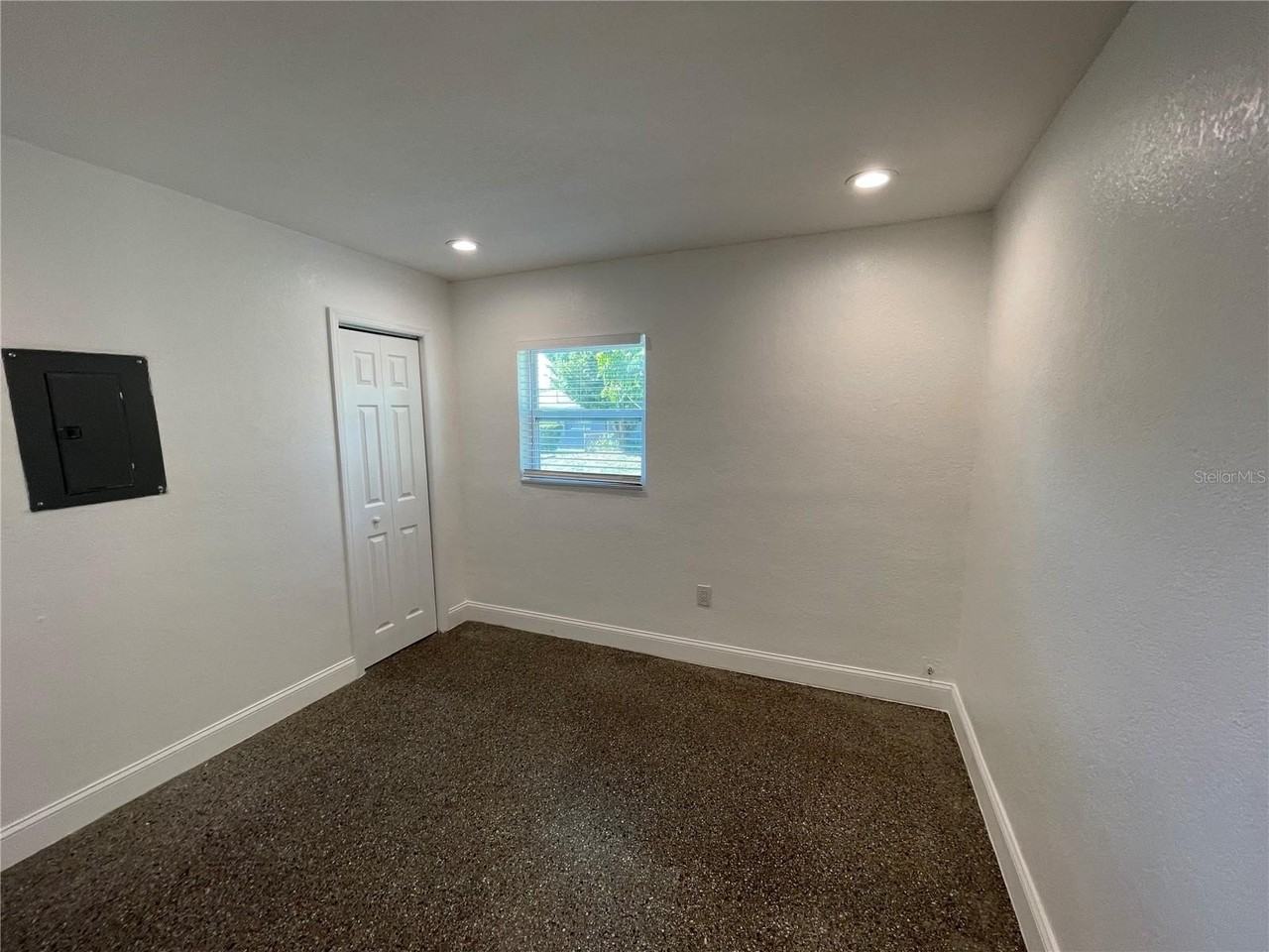 1147 Alma St - Photo 6 of 15
