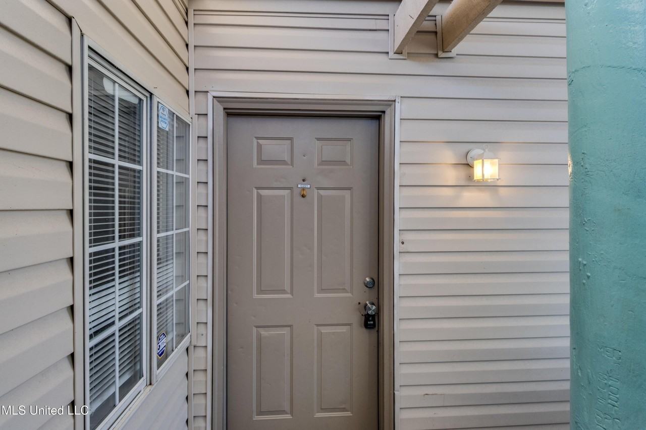 245 Mcdonnell Ave - Photo 3 of 14