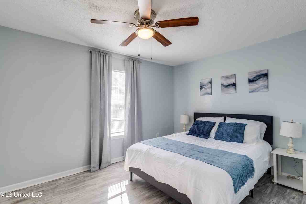 245 Mcdonnell Ave - Photo 5 of 14