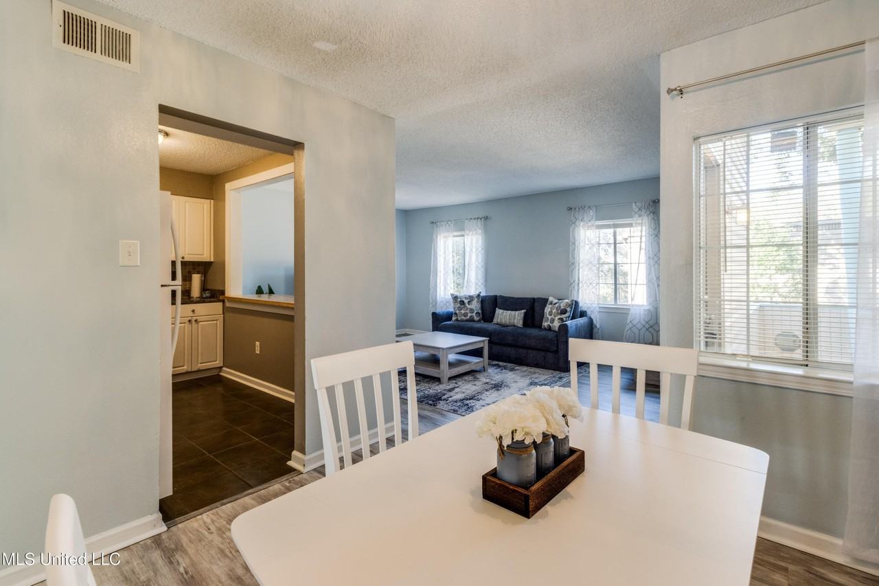245 Mcdonnell Ave - Photo 6 of 14