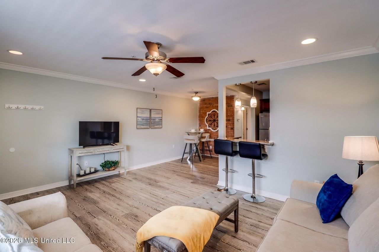 1282 Beach Blvd - Photo 6 of 23
