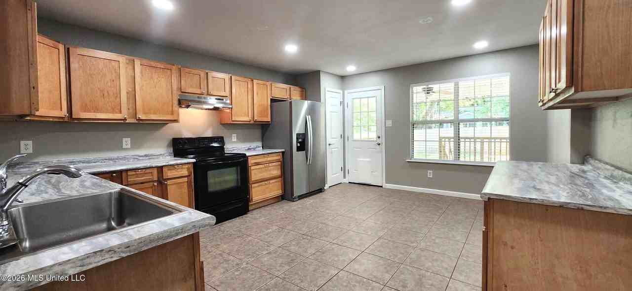 1608 Hunt St - Photo 5 of 23