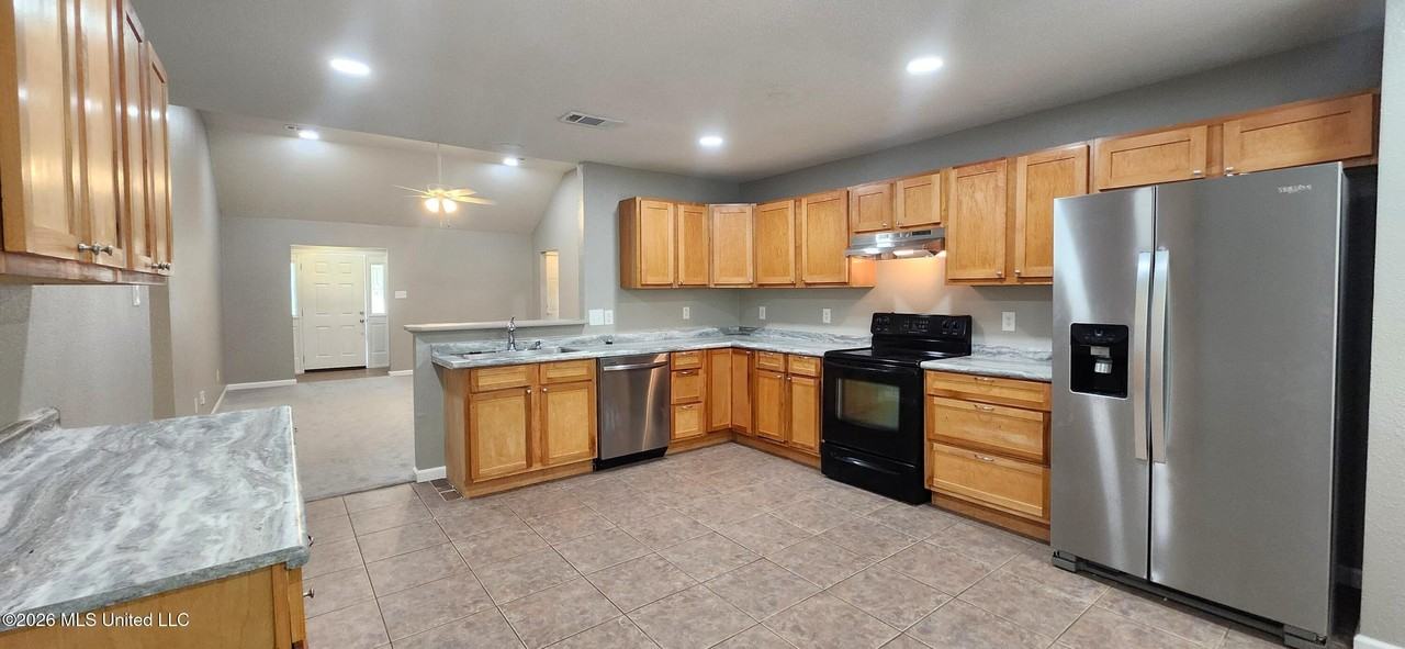 1608 Hunt St - Photo 6 of 23