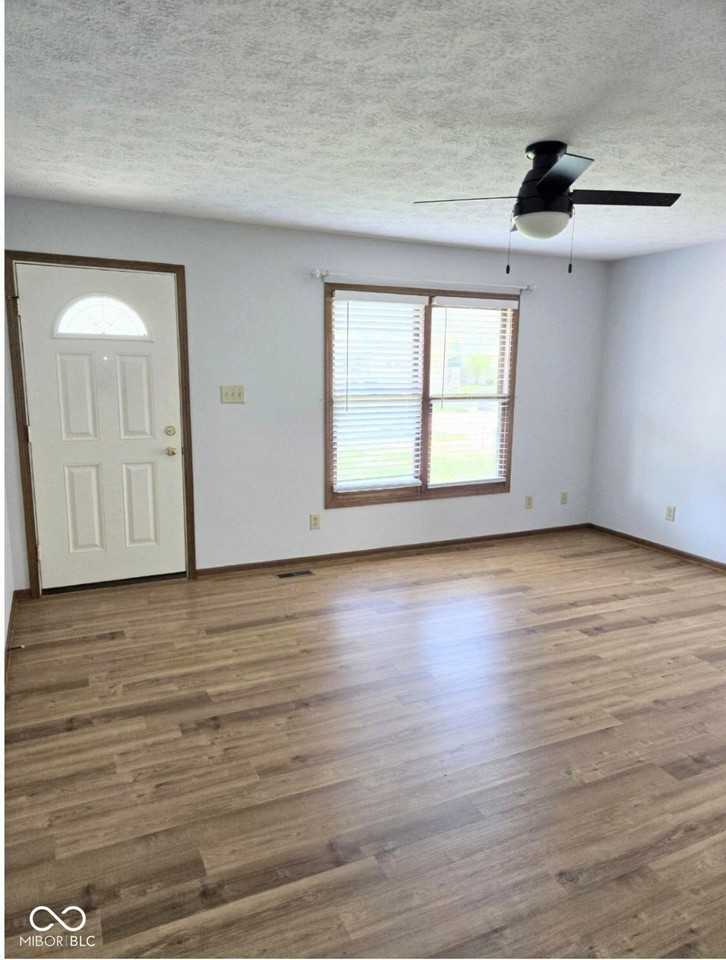 1043 Mikes Way - Photo 3 of 7