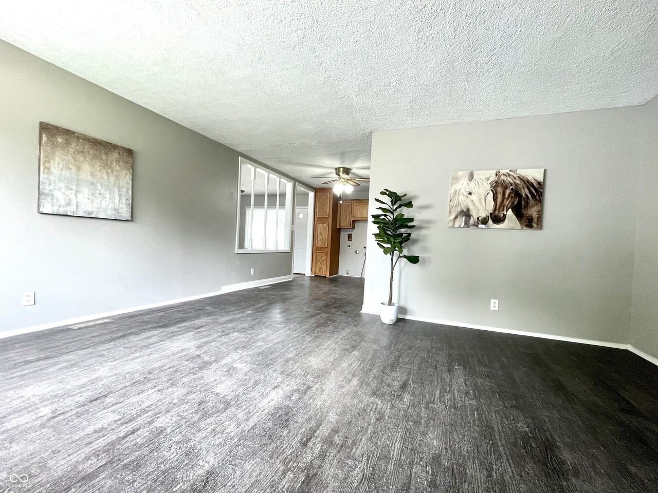 110 N Tyrone Dr - Photo 2 of 21
