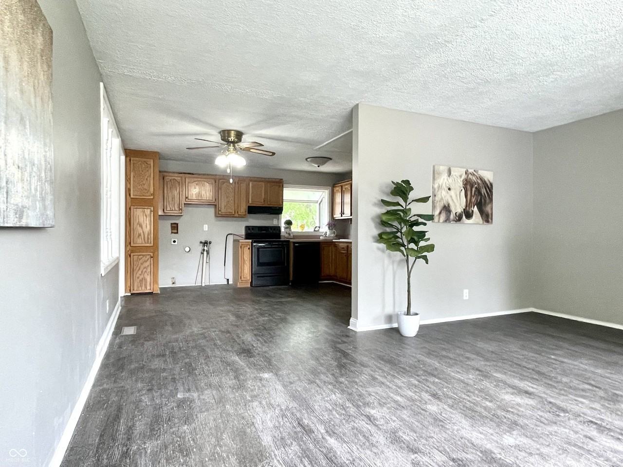 110 N Tyrone Dr - Photo 4 of 21