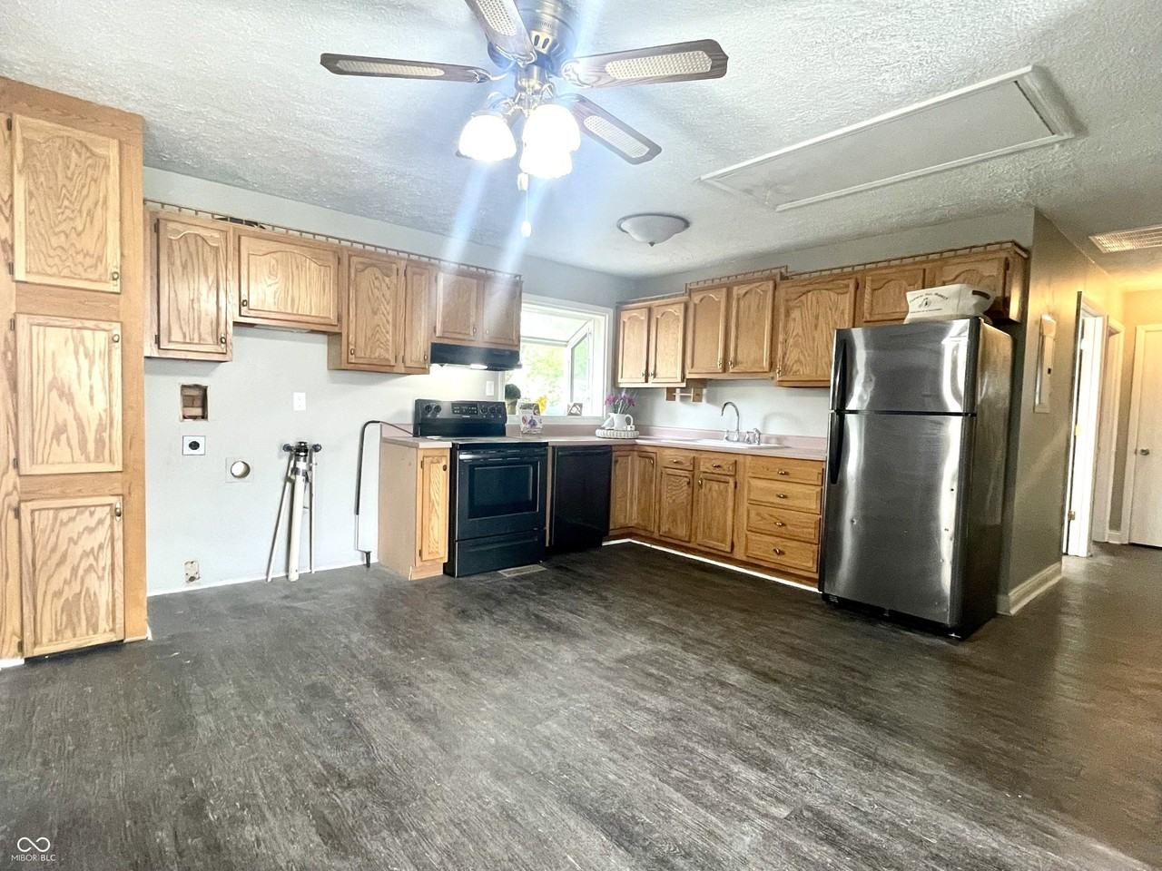 110 N Tyrone Dr - Photo 5 of 21