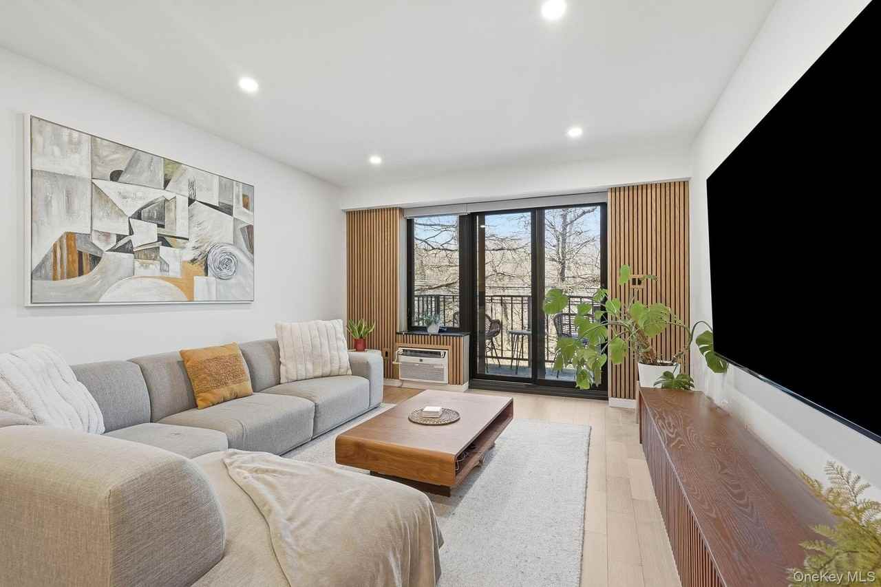 560 Halstead Ave #3L - Photo 3 of 23