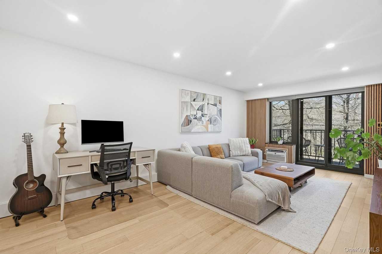 560 Halstead Ave #3L - Photo 4 of 23
