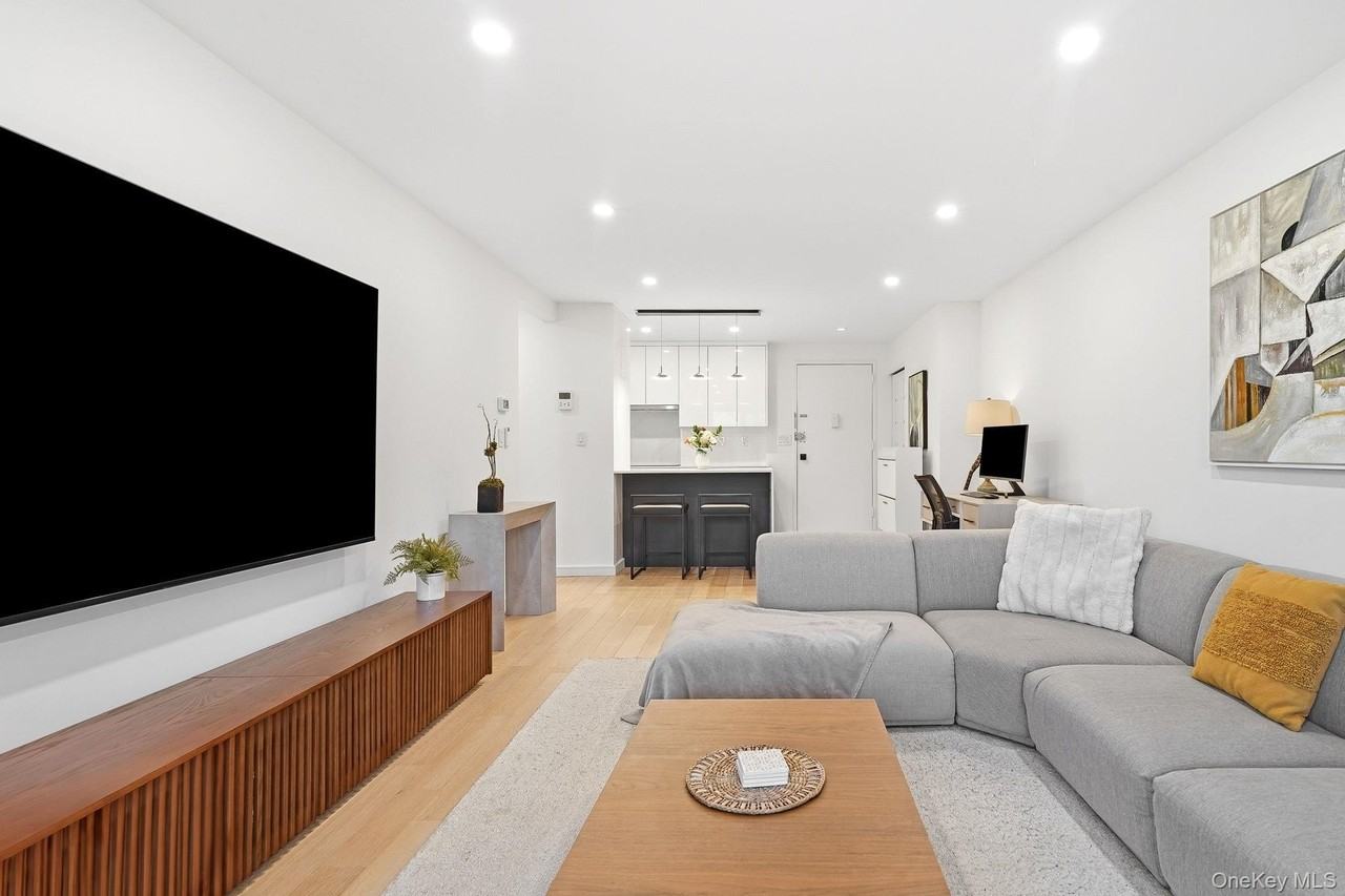 560 Halstead Ave #3L - Photo 6 of 23