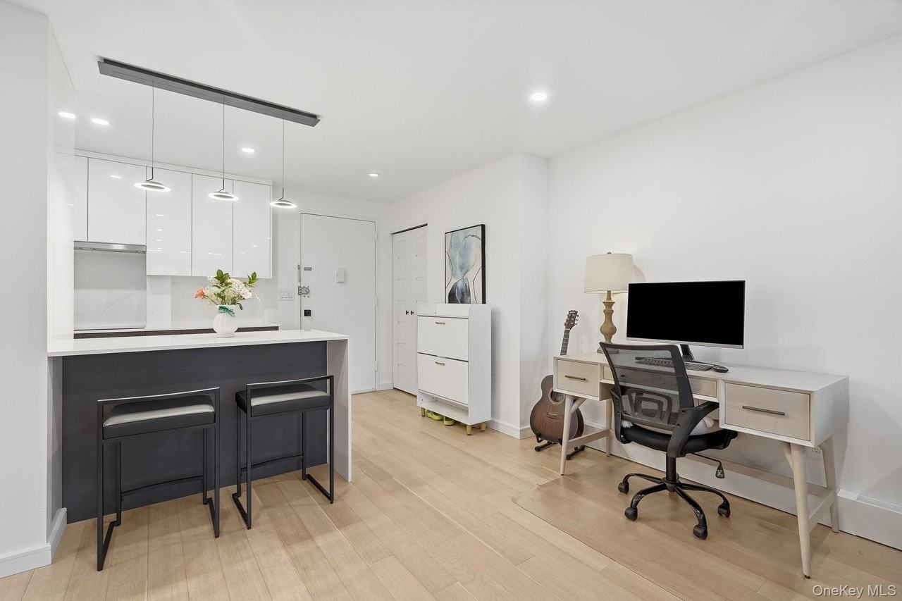 560 Halstead Ave #3L - Photo 7 of 23