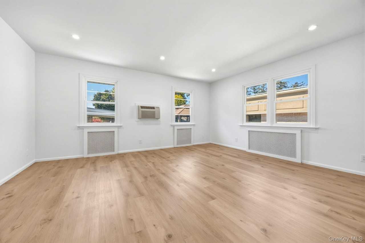 168 Lenox Ave - Photo 6 of 20