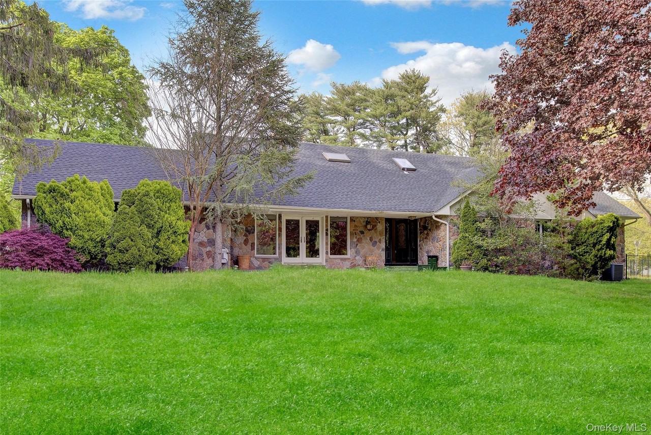 1719 Cedar Swamp Rd - Photo 2 of 30