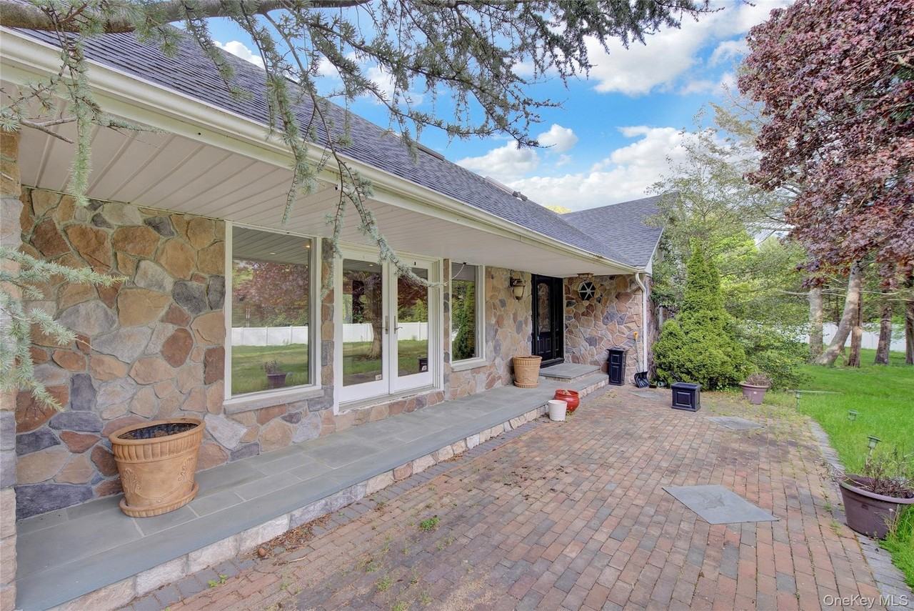 1719 Cedar Swamp Rd - Photo 3 of 30