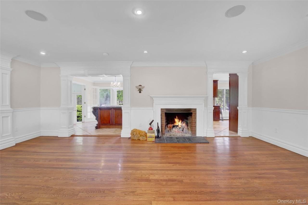 1719 Cedar Swamp Rd - Photo 5 of 30