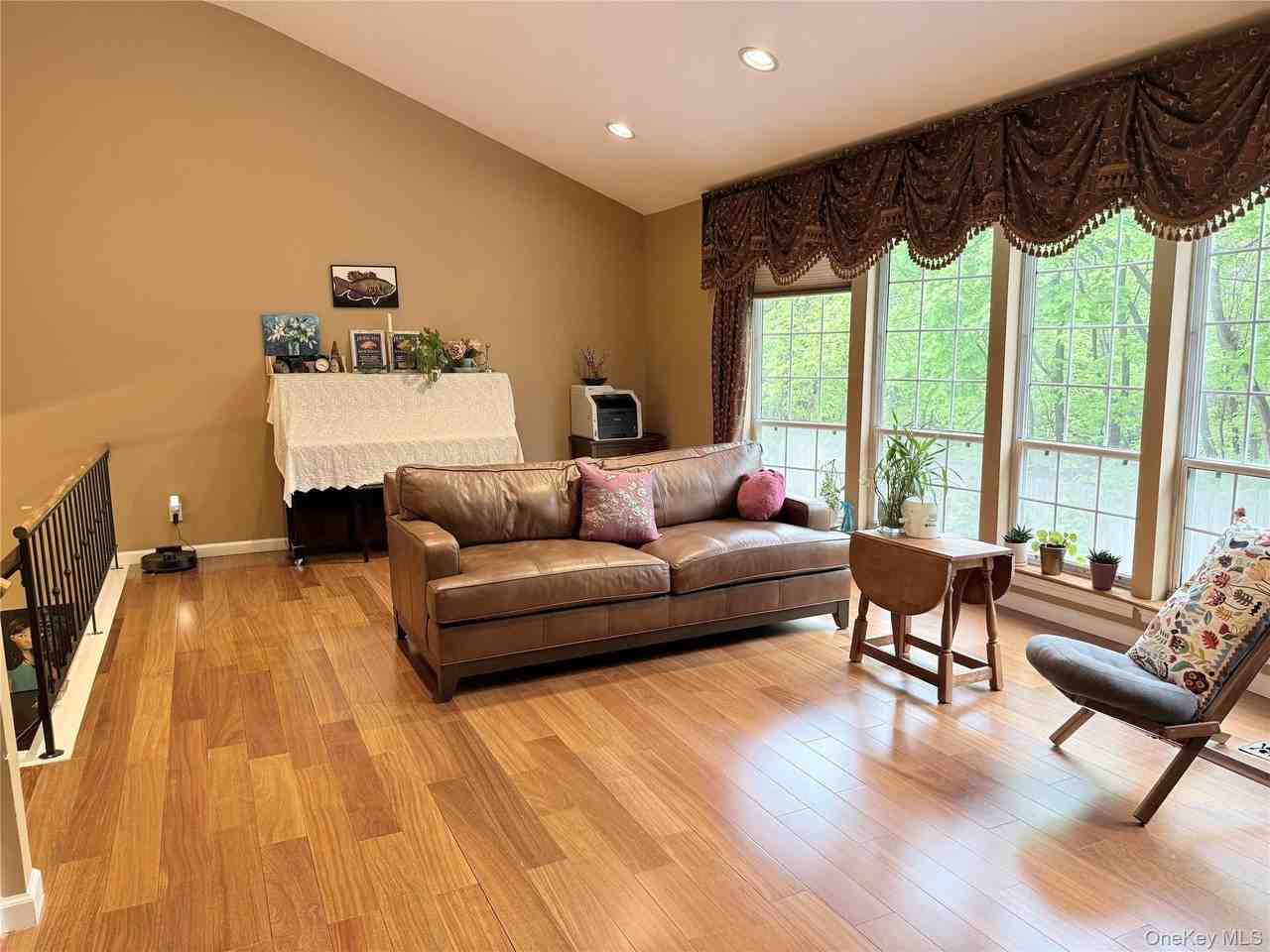 21 Manors Dr - Photo 4 of 19