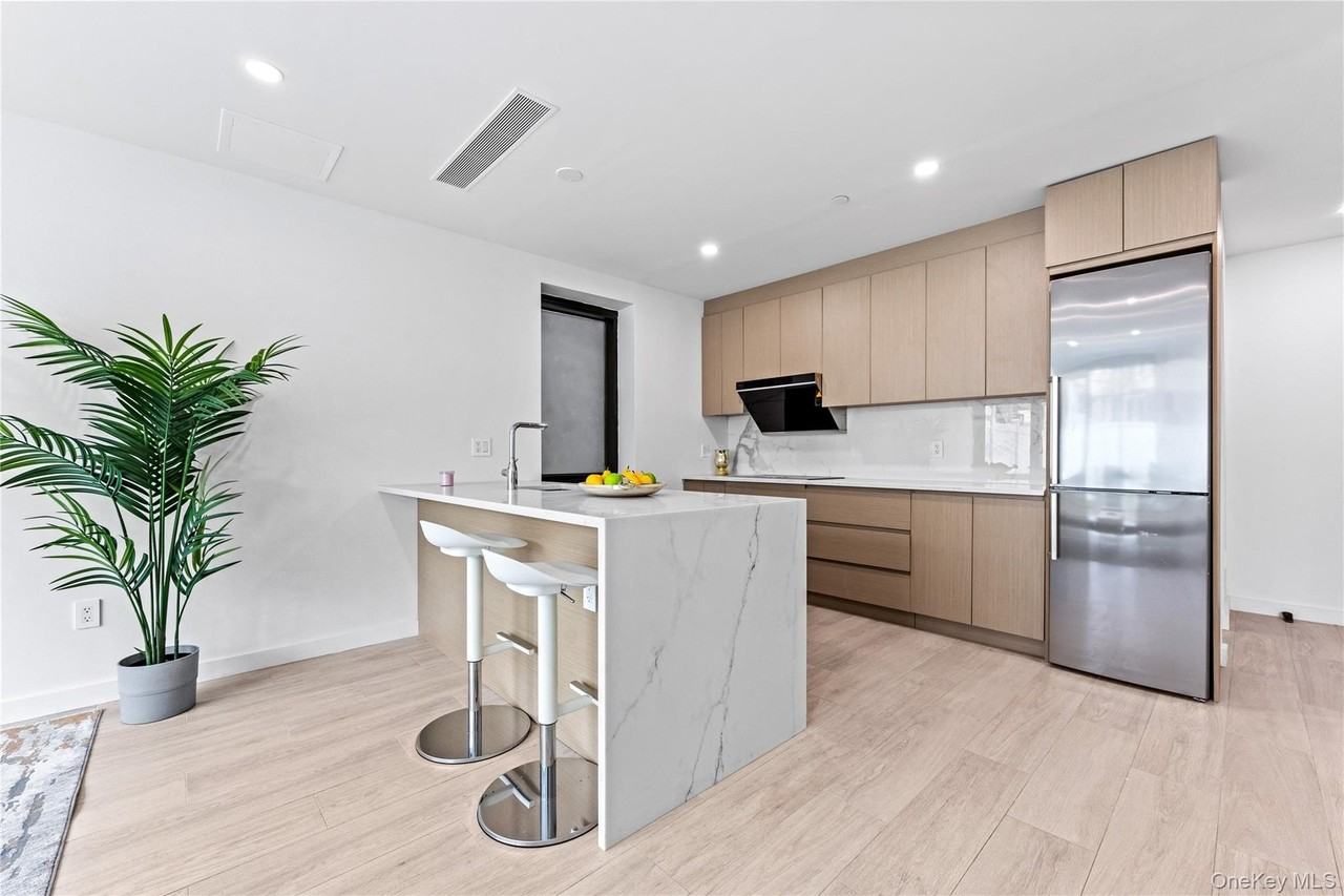 355 53rd St #2A - Photo 2 of 5