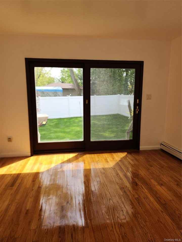 401 Rhodes Ln - Photo 4 of 6