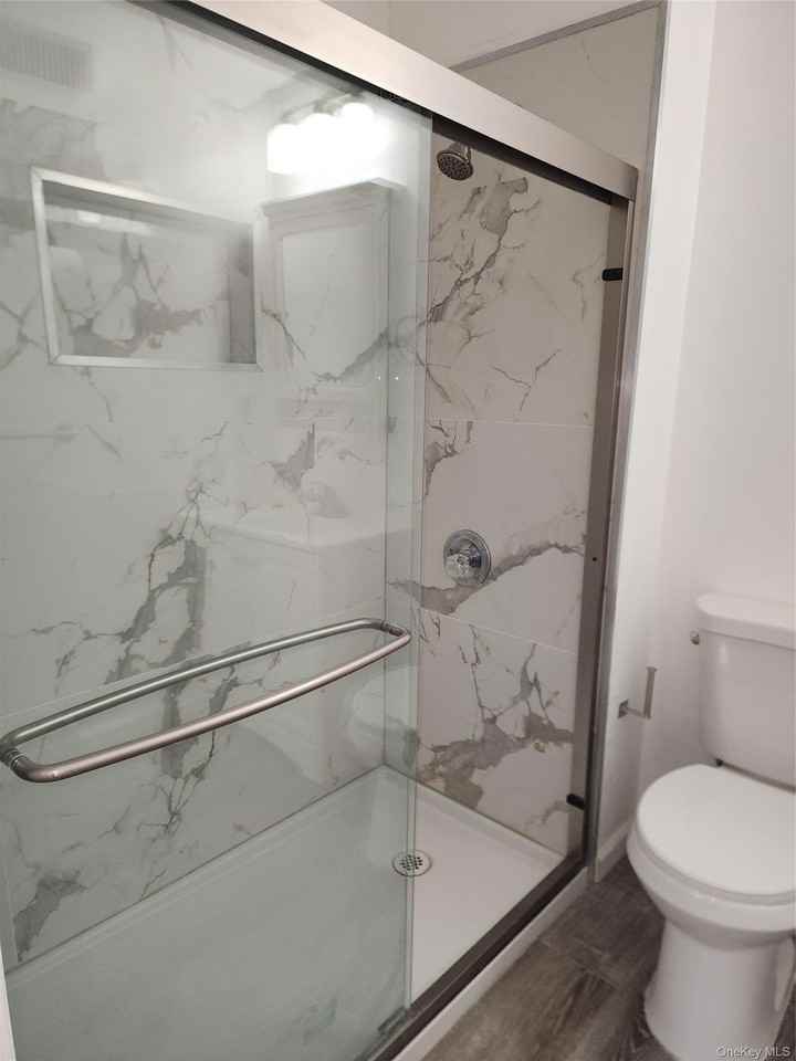 401 Rhodes Ln - Photo 5 of 6