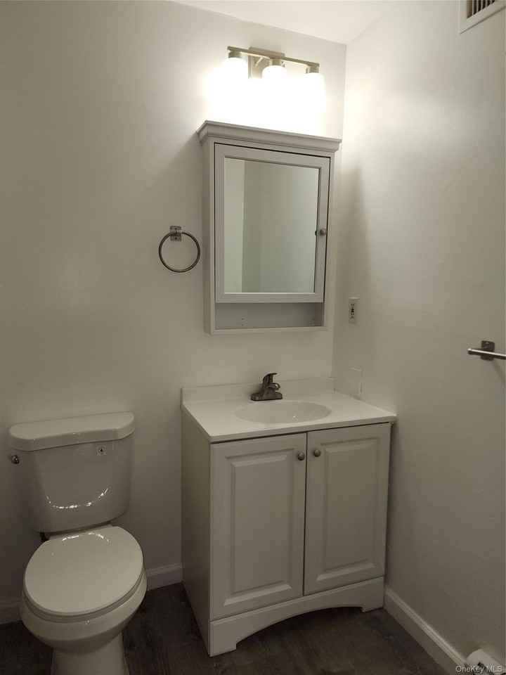 401 Rhodes Ln - Photo 6 of 6