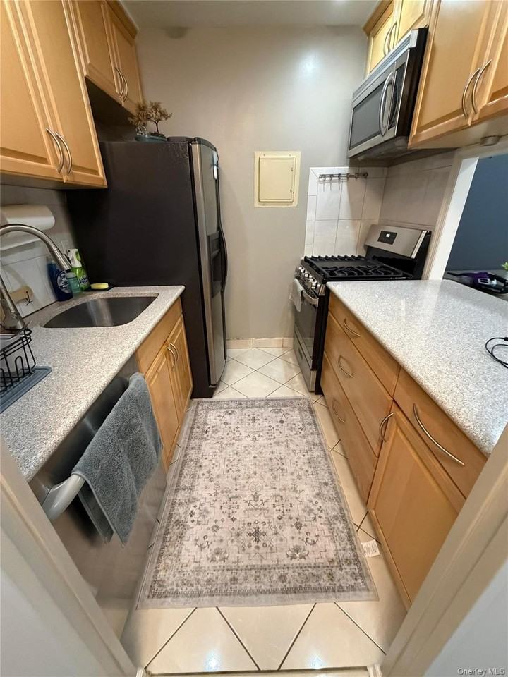 2 Elmwood Park Dr - Photo 2 of 5