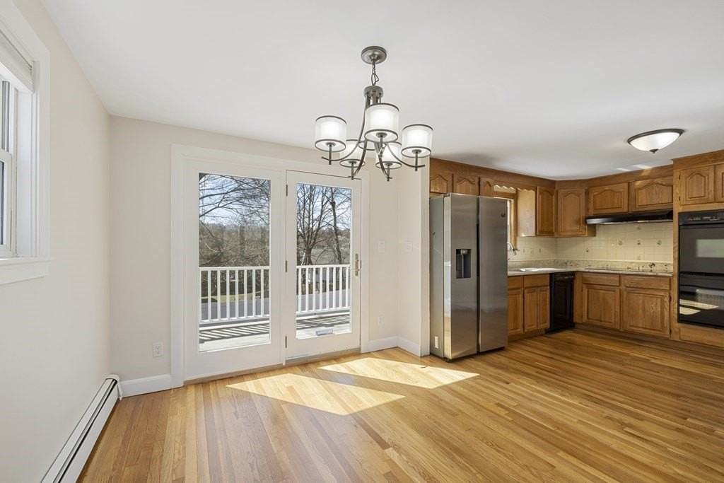 160 Ravenswood Rd - Photo 6 of 30