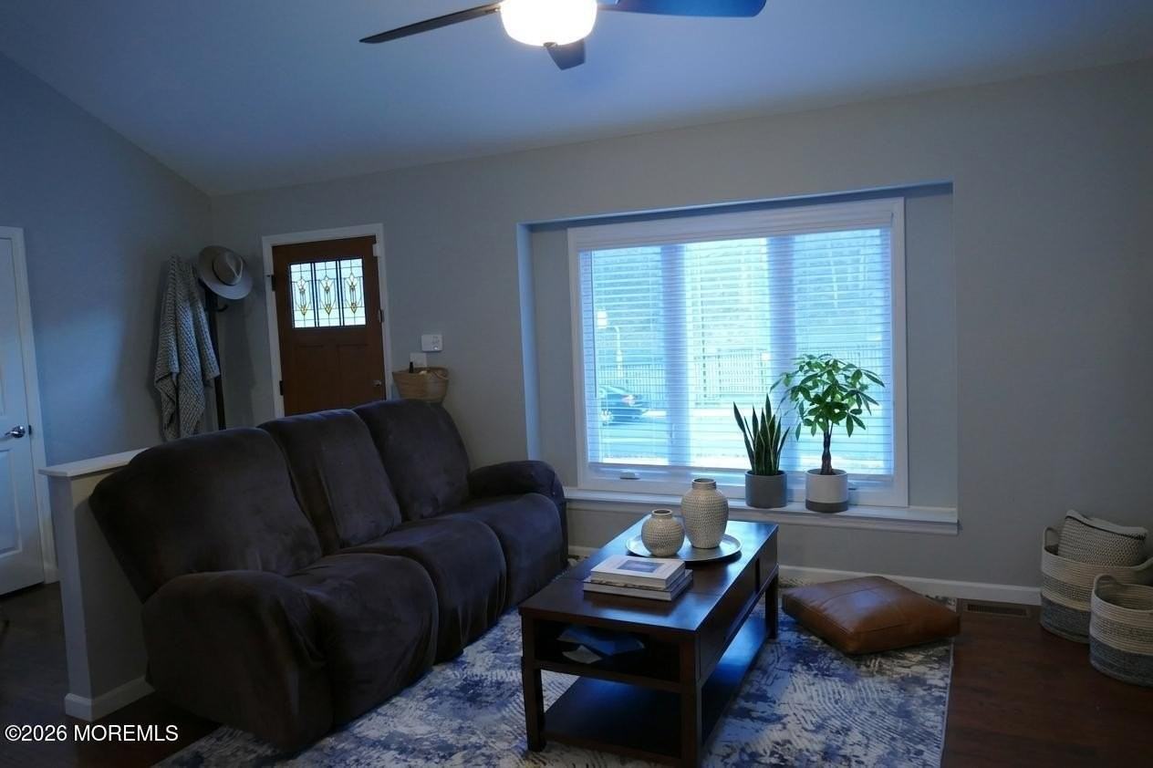 162 Linden Ave #B - Photo 3 of 16