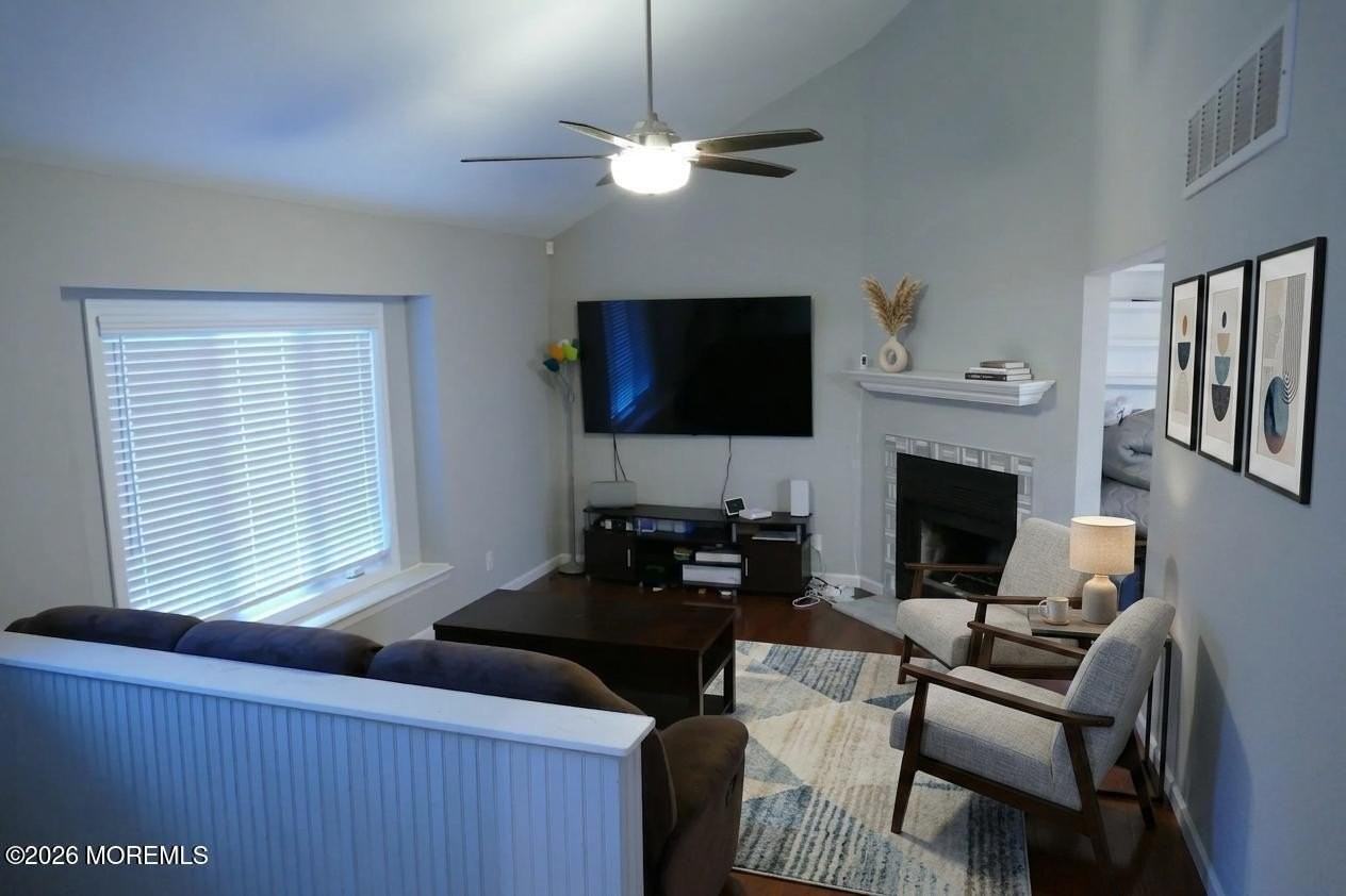 162 Linden Ave #B - Photo 4 of 16