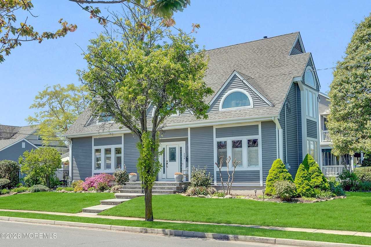 200 Beacon Blvd - Photo 3 of 36