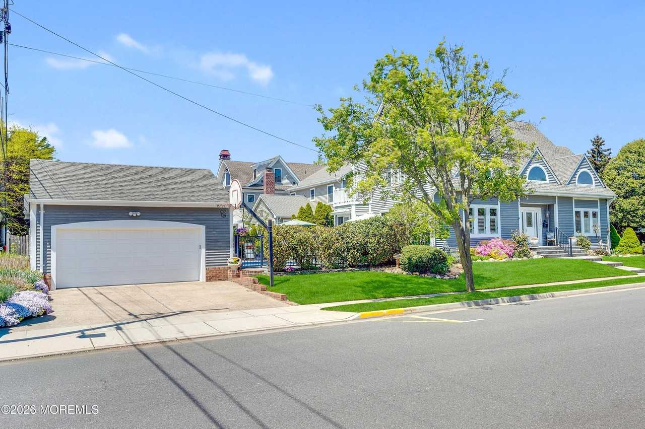 200 Beacon Blvd - Photo 4 of 36