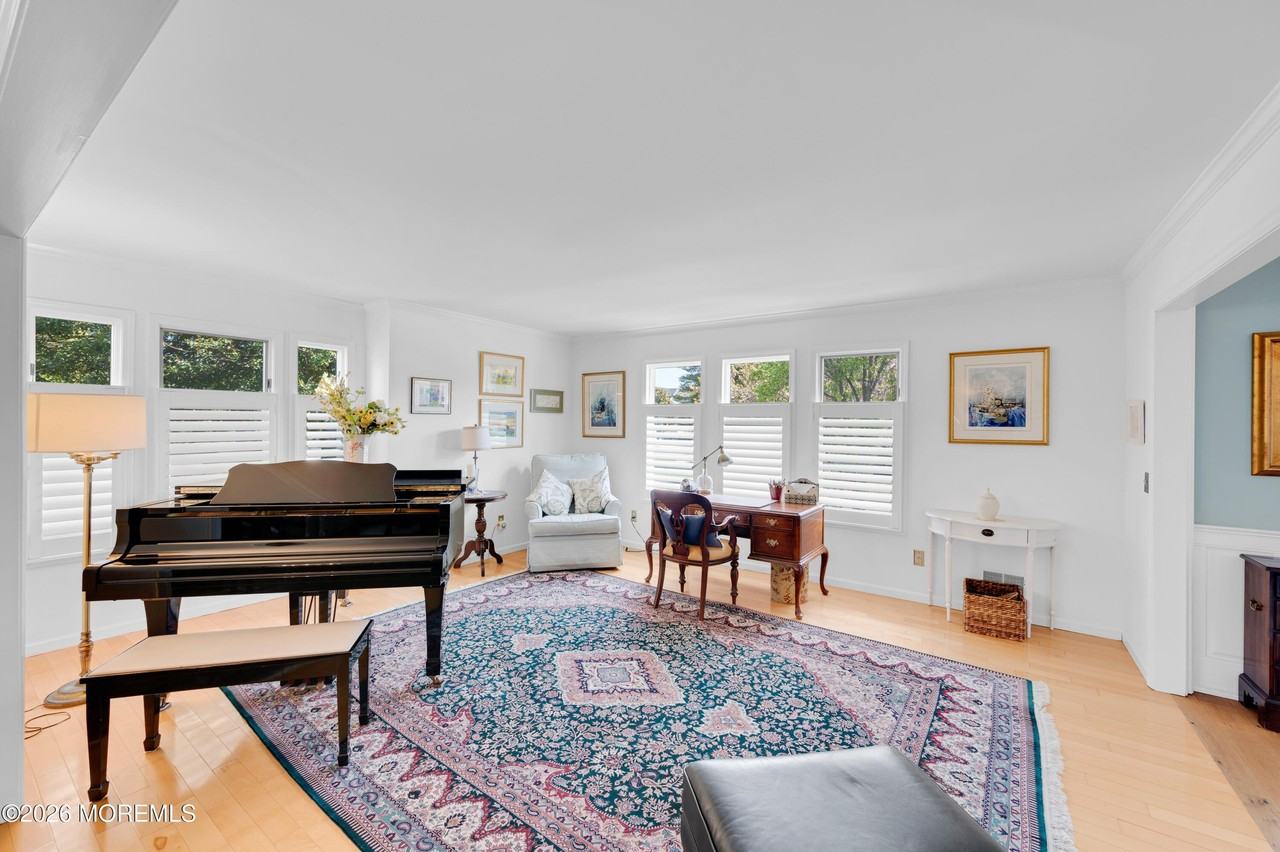 200 Beacon Blvd - Photo 7 of 36