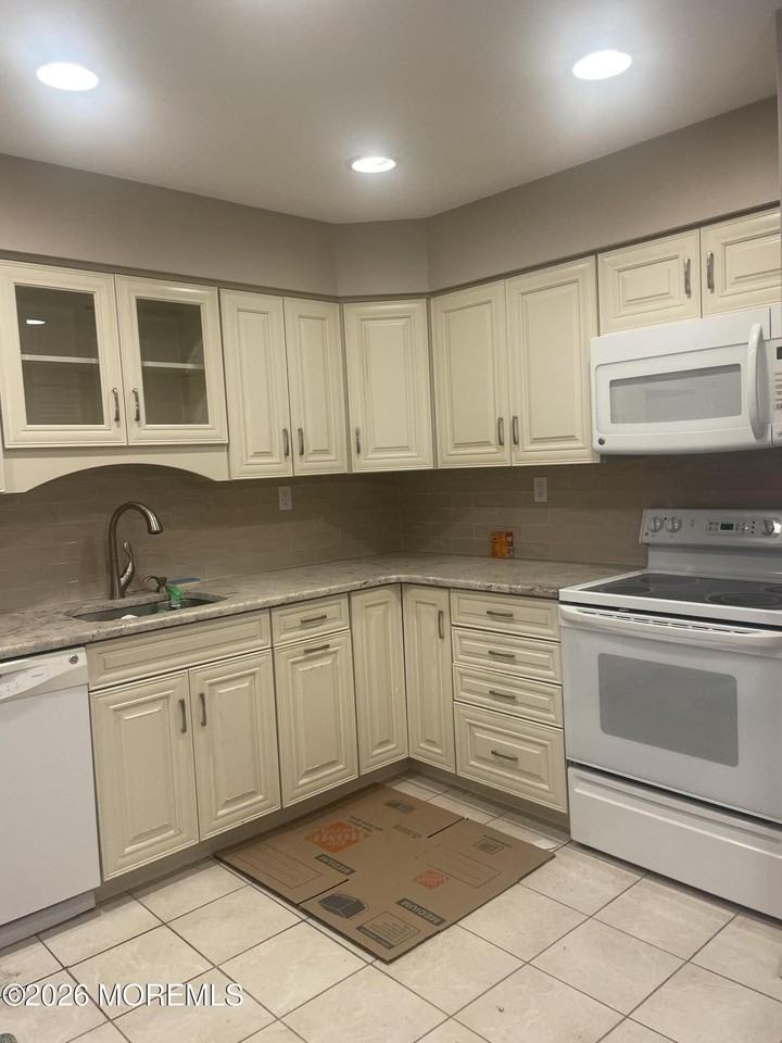 25 Meadow Ave #96 - Photo 6 of 23