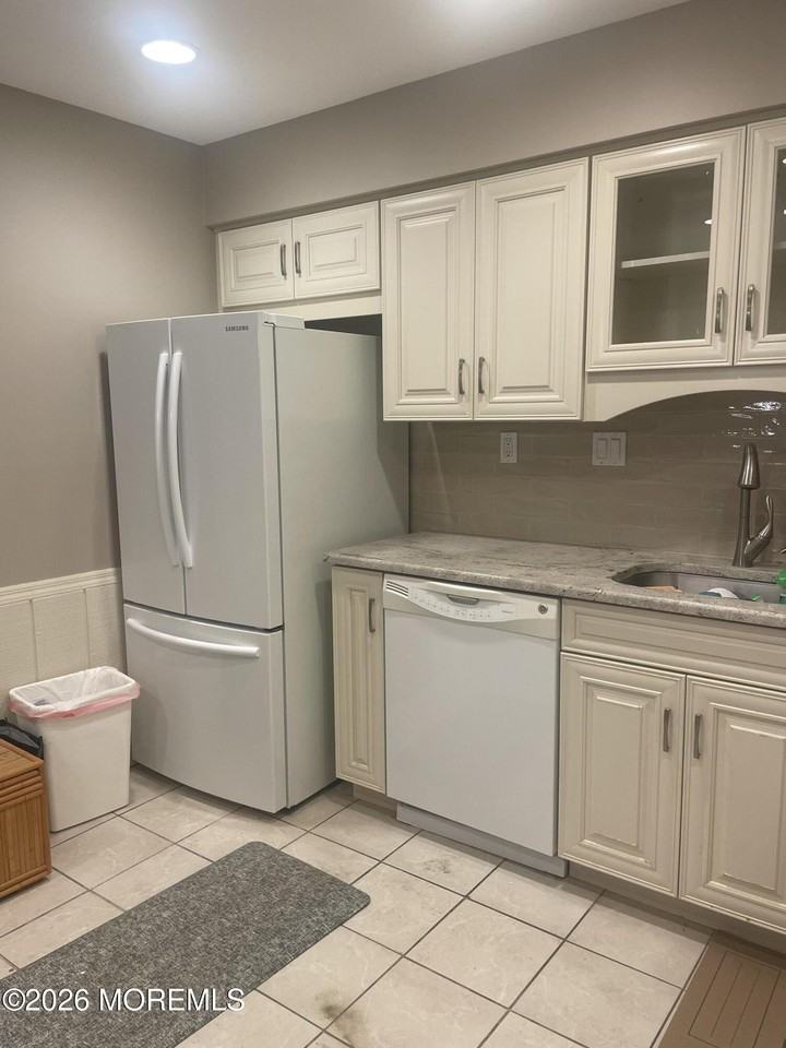25 Meadow Ave #96 - Photo 7 of 23