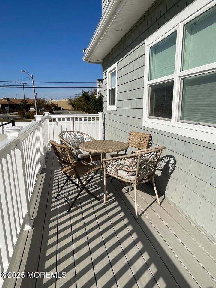112 Albacore Dr - Photo 3 of 32