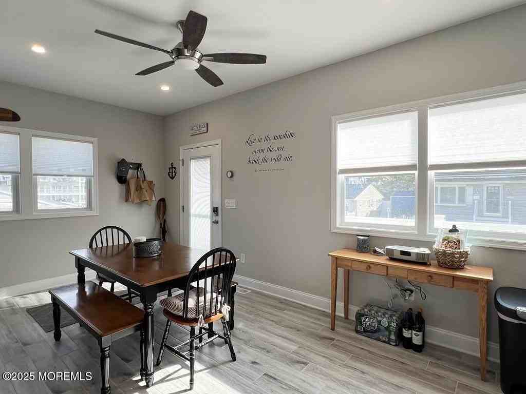 112 Albacore Dr - Photo 7 of 32