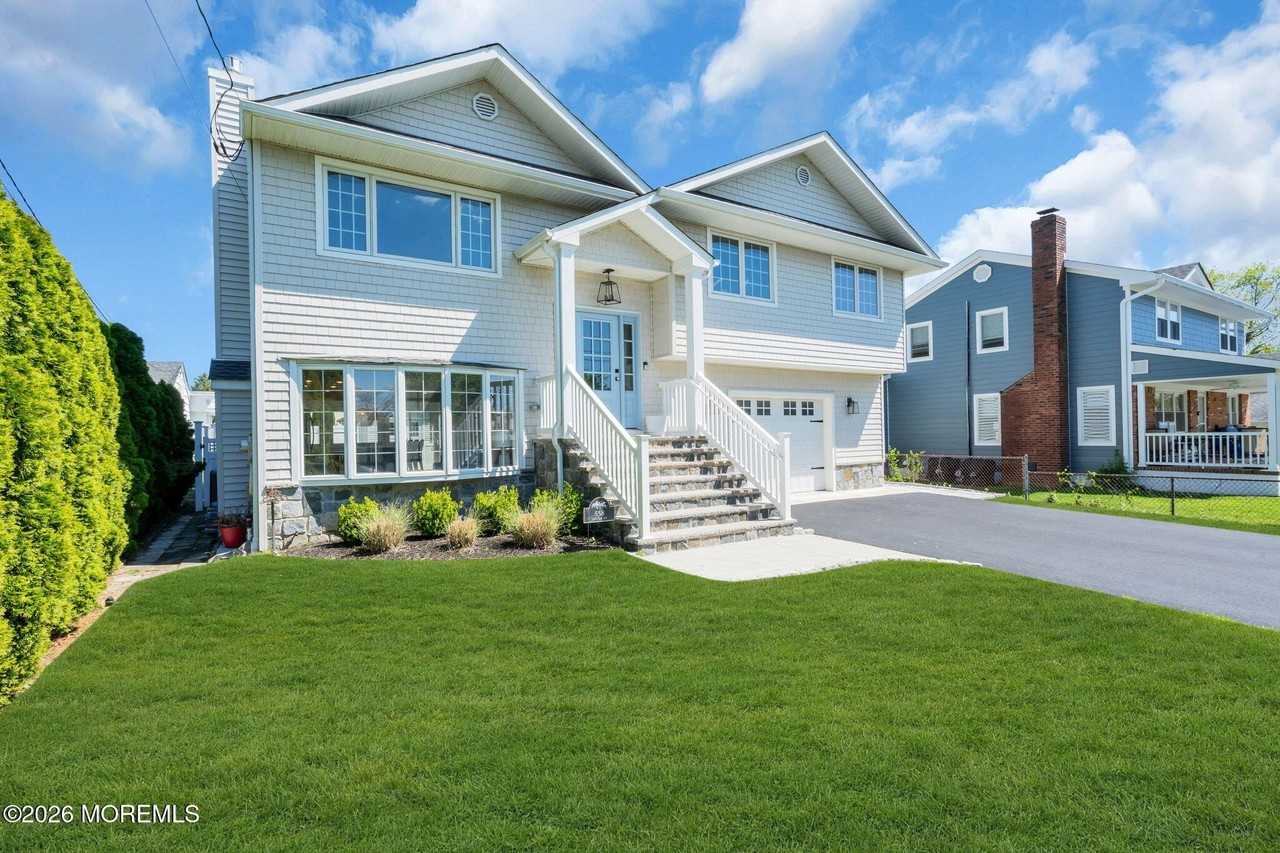 558 Central Ave - Photo 4 of 33