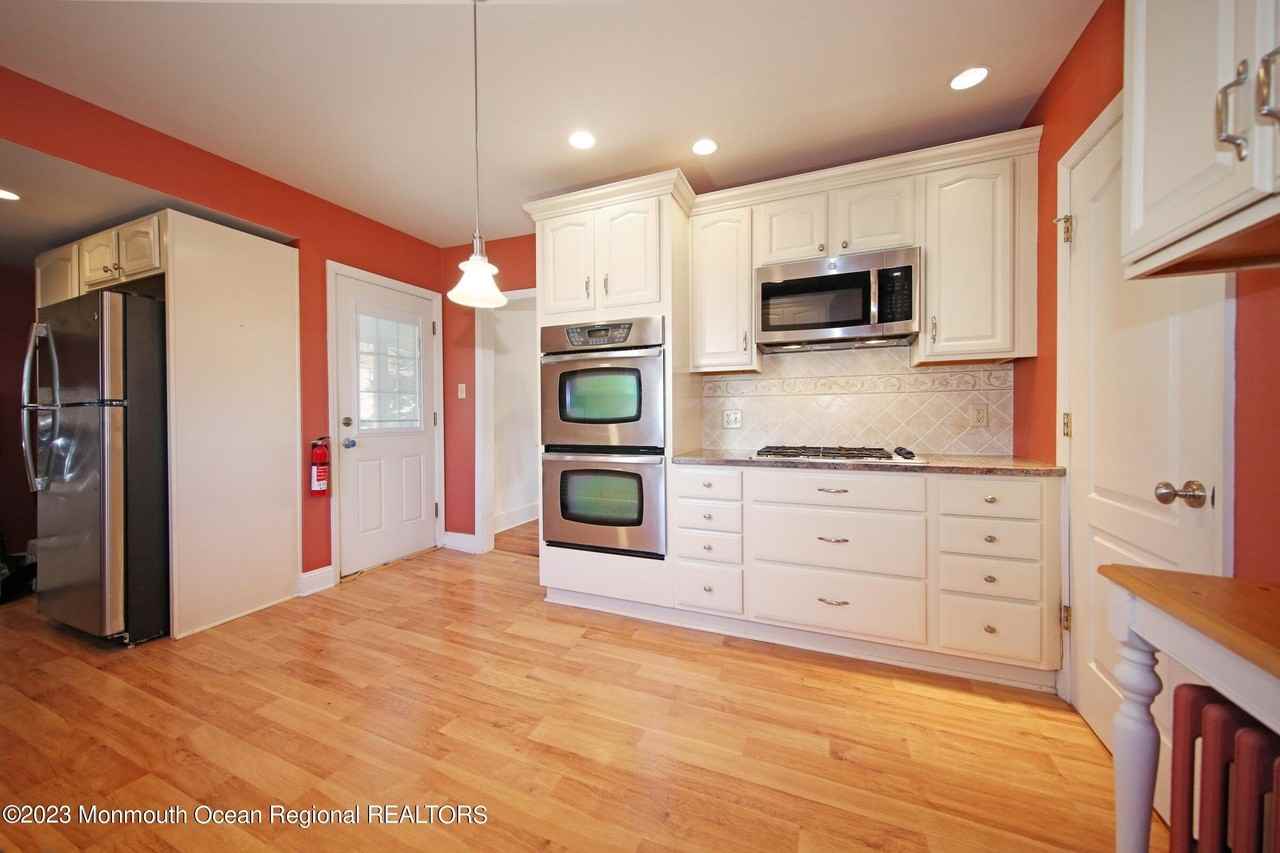 88 Memorial Pkwy - Photo 6 of 34