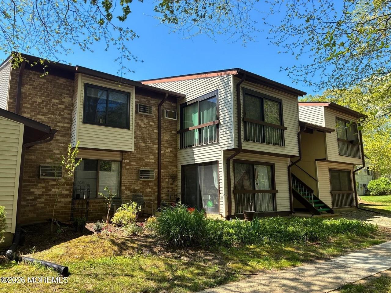 131 Amberly Dr #J