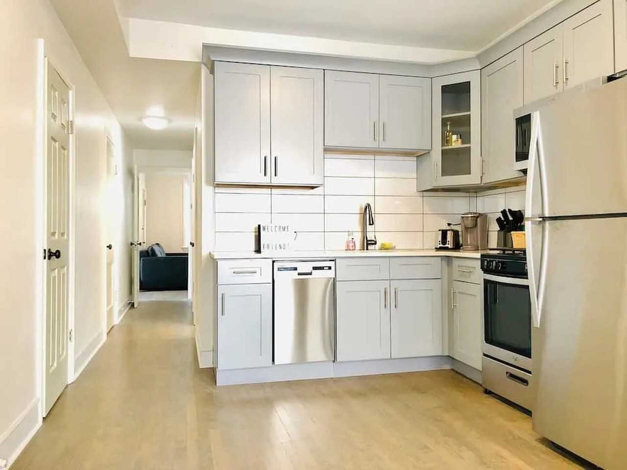 876 N Marshfield Ave #2R - Photo 2 of 7