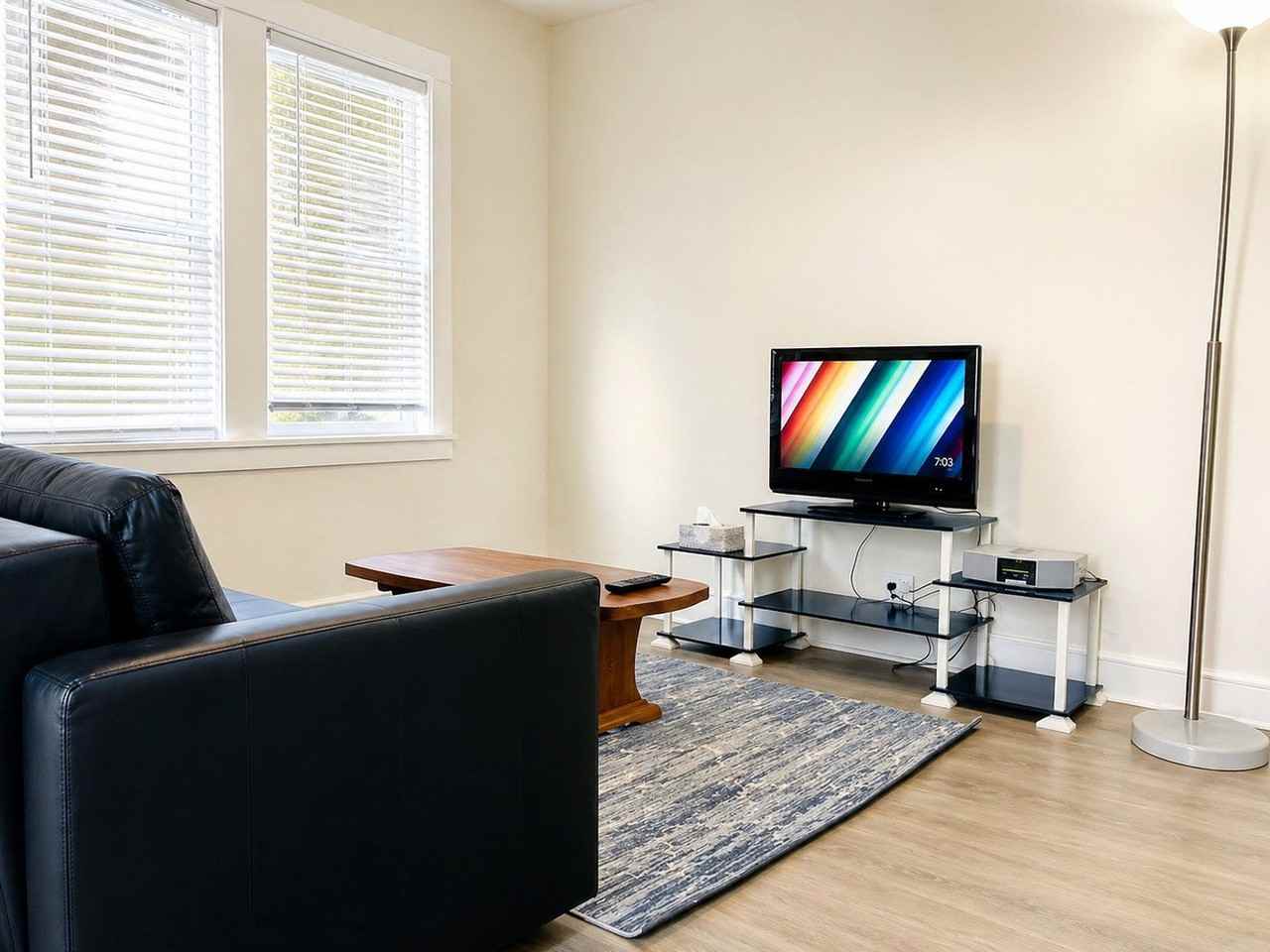 876 N Marshfield Ave #2R - Photo 3 of 7