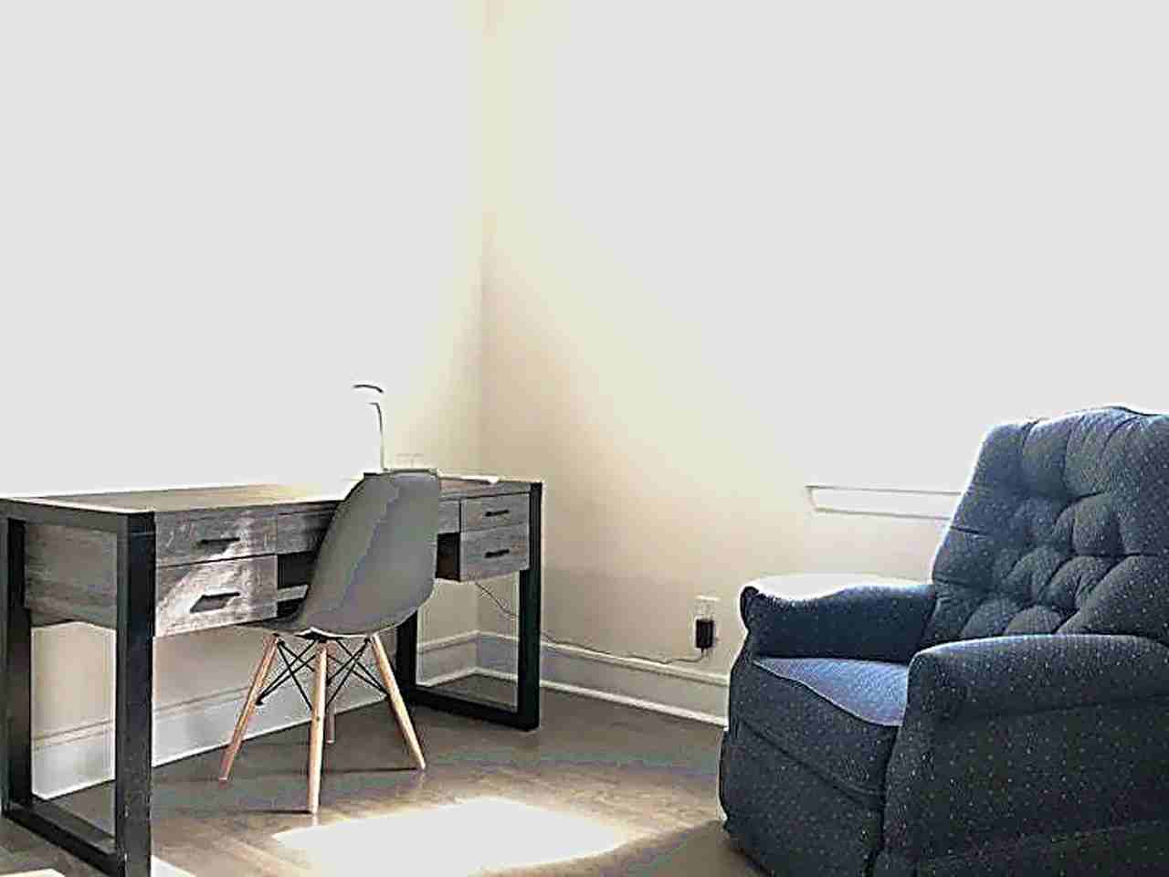 876 N Marshfield Ave #2R - Photo 4 of 7
