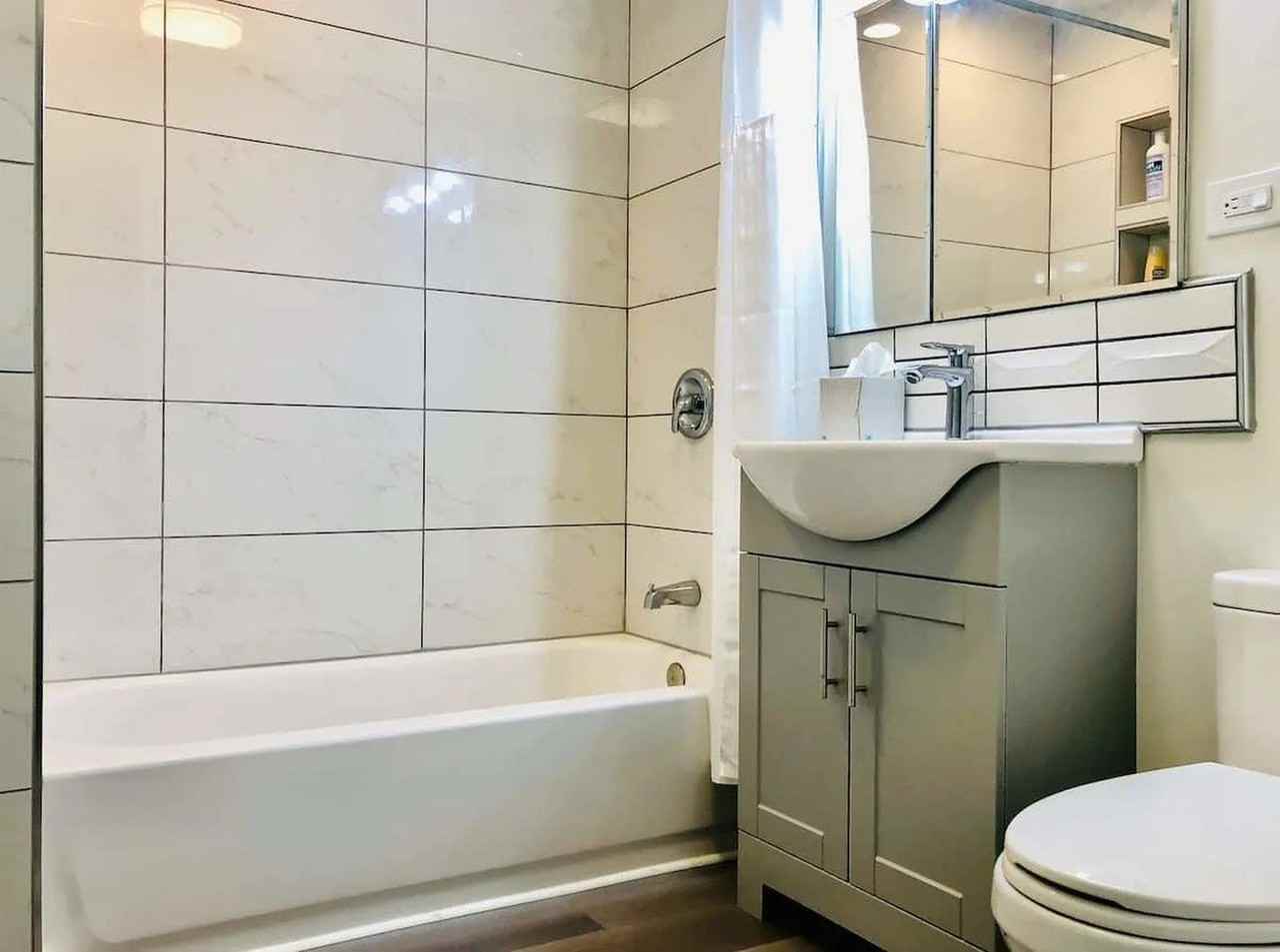 876 N Marshfield Ave #2R - Photo 5 of 7