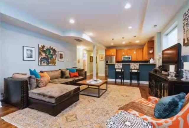 6507 N Bosworth Ave #G - Photo 2 of 16