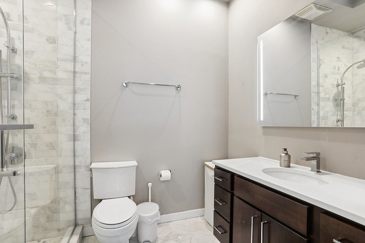 949 W Madison St #203 - Photo 5 of 10