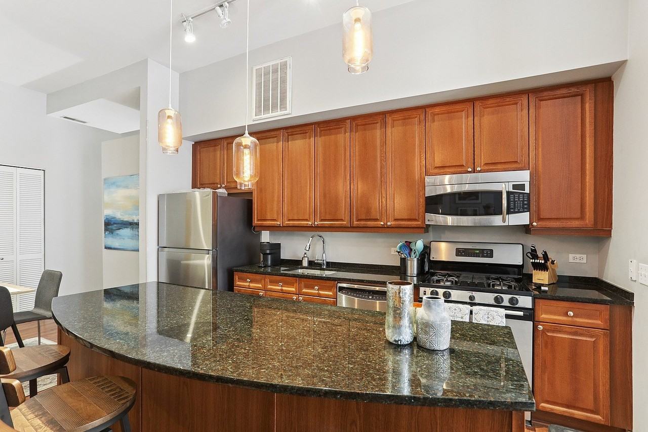 949 W Madison St #203 - Photo 6 of 10