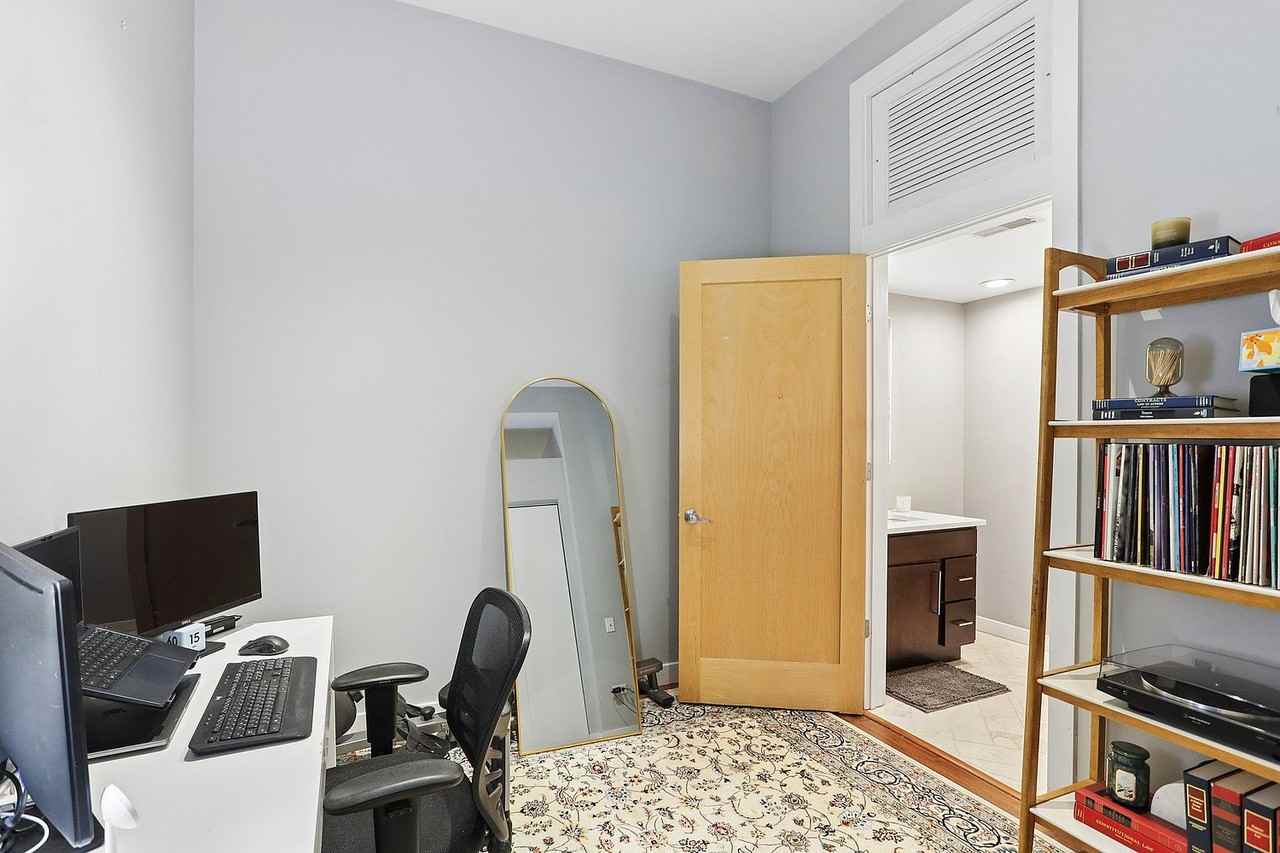 949 W Madison St #203 - Photo 7 of 10