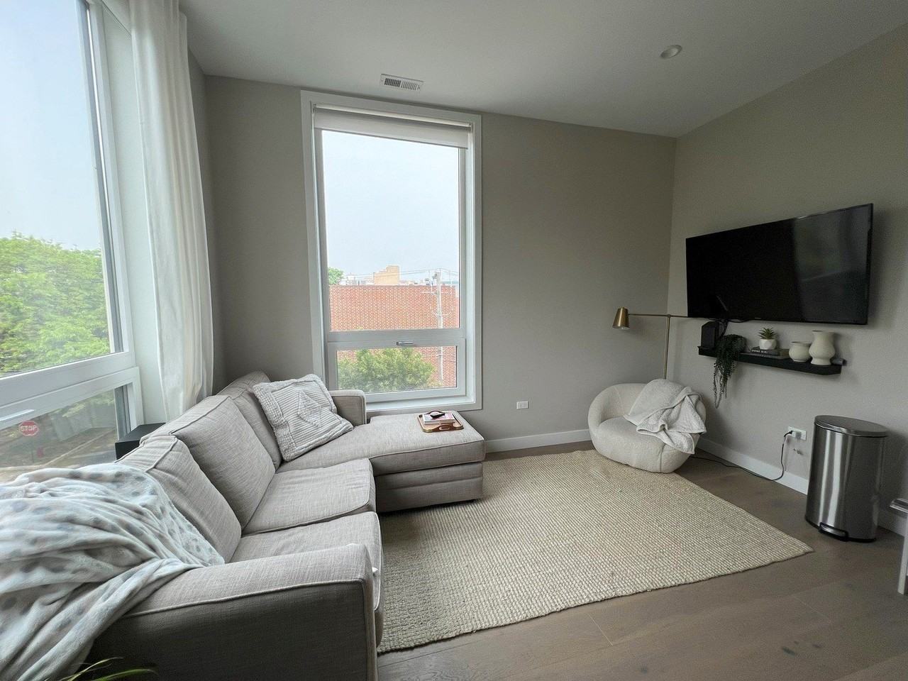 3757 N Sheffield Ave #201 - Photo 5 of 16